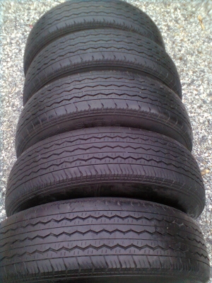 อยากขายปรับราคาใหม่ขายยางพร้อมแม็ก toyota 6 รู ขอบ15  ยางบริสโตร์ 195R15 ยางปี 11  ใส่รถตู้ได้  รวม 5 เส้น  พร้อมน๊อต 24 ตัว