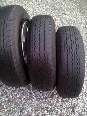 อยากขายปรับราคาใหม่ขายยางพร้อมแม็ก toyota 6 รู ขอบ15  ยางบริสโตร์ 195R15 ยางปี 11  ใส่รถตู้ได้  รวม 5 เส้น  พร้อมน๊อต 24 ตัว