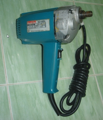 ขายเครื่องขัดสี Makita 9218BL 1400/min 860w