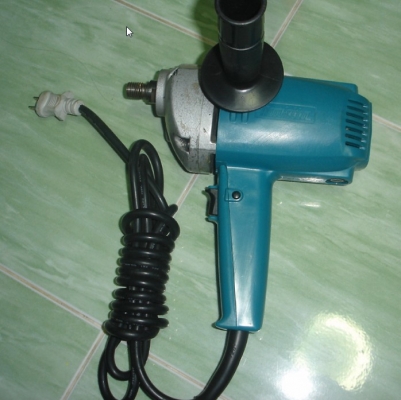 ขายเครื่องขัดสี Makita 9218BL 1400/min 860w