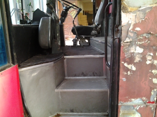 ขายรถบัสแอร์ วอลโว่ B58 ชั้นครึ่ง 12 เมตร 50 ที่นั่ง เครื่อง 260 CC พร้อมเครื่อง ทำแอร์ใหม่ รถสตาร์ททีเดียวติด สีไม่ผุแต่ลอกเป็นแผ่นๆ เพราะจอดนาน มาทดสอบขับดูได้ครับ คัดซีสวย ยางดี ทำสีอย่างเดียว จบเลย ขายถูก 235,000 บาท สนใจติดต่อ คุณสมศักดิ์ ชัยขัติย์ โ