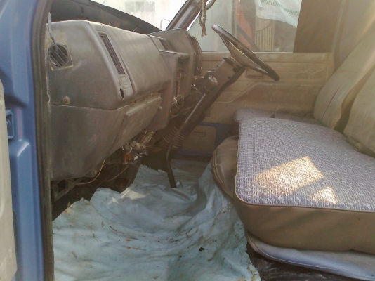 ขายด่วนหกล้อ ISUZU  NKR  พวงมาลัยเพาวเวอร์ รถสวย  เครื่องแห้ง-แน่น-ฟิต ขับดีมากๆครัชซีสวย ประหยัดน้ำมันเยี่ยมยาว4.30เมตร ยาง750.16