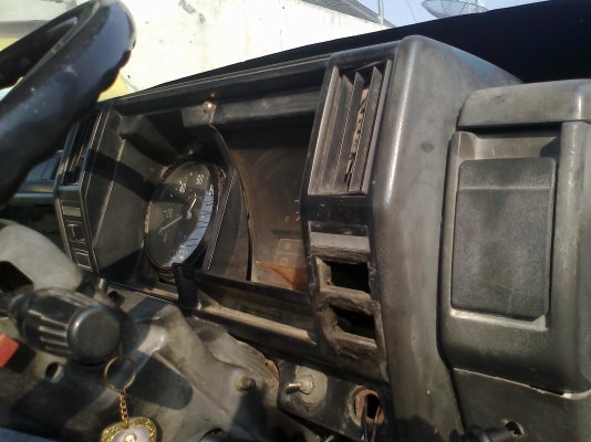 ขายด่วนหกล้อ ISUZU  NKR  พวงมาลัยเพาวเวอร์ รถสวย  เครื่องแห้ง-แน่น-ฟิต ขับดีมากๆครัชซีสวย ประหยัดน้ำมันเยี่ยมยาว4.30เมตร ยาง750.16