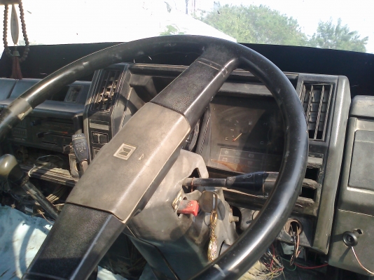 ขายด่วนหกล้อ ISUZU  NKR  พวงมาลัยเพาวเวอร์ รถสวย  เครื่องแห้ง-แน่น-ฟิต ขับดีมากๆครัชซีสวย ประหยัดน้ำมันเยี่ยมยาว4.30เมตร ยาง750.16