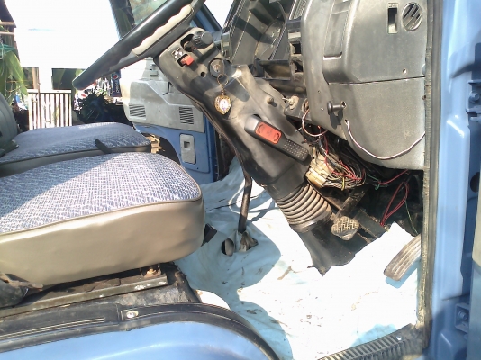 ขายด่วนหกล้อ ISUZU  NKR  พวงมาลัยเพาวเวอร์ รถสวย  เครื่องแห้ง-แน่น-ฟิต ขับดีมากๆครัชซีสวย ประหยัดน้ำมันเยี่ยมยาว4.30เมตร ยาง750.16