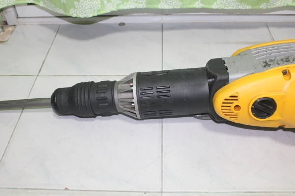 เครื่องสกัดคอนกรีต DEWALT รุ่น D25900K 1500w สภาพดีมากๆครับ