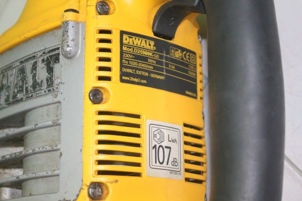 เครื่องสกัดคอนกรีต DEWALT รุ่น D25900K 1500w สภาพดีมากๆครับ