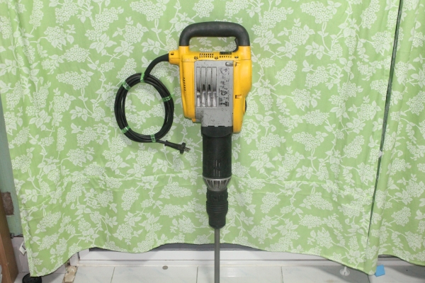 เครื่องสกัดคอนกรีต DEWALT รุ่น D25900K 1500w สภาพดีมากๆครับ