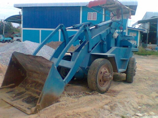 ขายรถตักล้อยาง6ล้อ ตักใส่10ล้อได้ ติดต่อได้ที่คุณ อ๊อฟ พิจิตร 086-737-9991