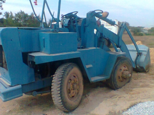 ขายรถตักล้อยาง6ล้อ ตักใส่10ล้อได้ ติดต่อได้ที่คุณ อ๊อฟ พิจิตร 086-737-9991