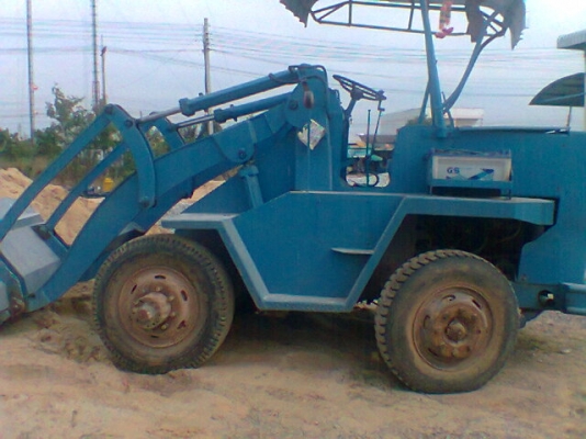 ขายรถตักล้อยาง6ล้อ ตักใส่10ล้อได้ ติดต่อได้ที่คุณ อ๊อฟ พิจิตร 086-737-9991