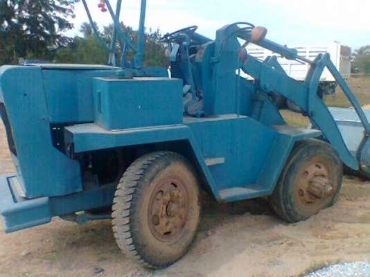 ขายรถตักล้อยาง6ล้อ ตักใส่10ล้อได้ ติดต่อได้ที่คุณ อ๊อฟ พิจิตร 086-737-9991