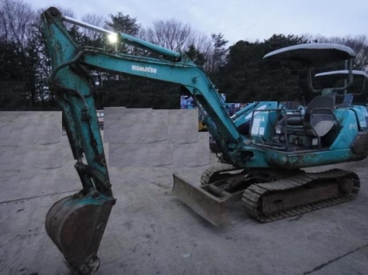 ขาย komatsu pc30-7.   สภาพพร้อมใช้งาน ราคาเบาๆราคาต่อรองได้ครับ