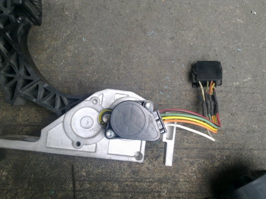 ขายเซนต์เซอร์ขาคันเร่ง VOLVO FM 12,FM13, FH, BUS,FM10