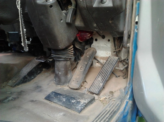 เทเลอร์บรรทุกรถเกี่ยว FUSO 195 HP(เตี้ย) ยาง 825-16 ใหม่ 10 เส้น  2 เพลา