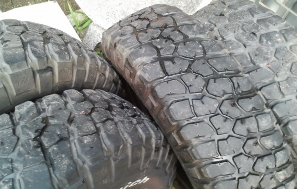 ขายยางมัด BF KM2 ขนาด 265 75 16กลางปี 09 ราคา9พัน