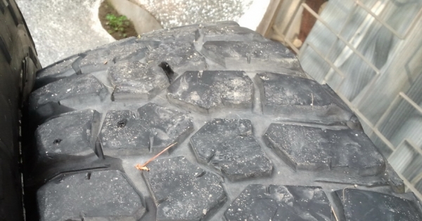 ขายยางมัด BF KM2 ขนาด 265 75 16กลางปี 09 ราคา9พัน