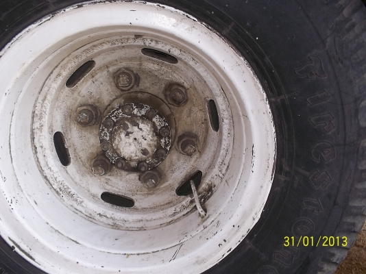 ขาย6ล้อ   ks  เครื่อง110แรง ราคา  300000