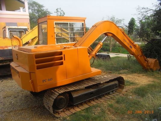 ขายแมคโคร PC60-2 เก่าญี่ปุ่น สวยๆพร้อมใช้