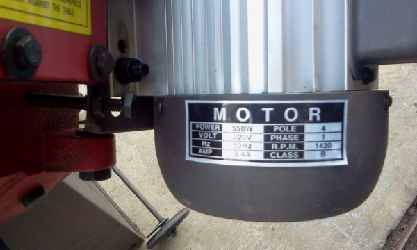 เครื่องตัดไม้เข้ามุมองศาของใหม่ครับ เครื่องตัดไม้เข้ามุมองศาของใหม่ครับ