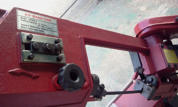 เครื่องตัดไม้เข้ามุมองศาของใหม่ครับ เครื่องตัดไม้เข้ามุมองศาของใหม่ครับ