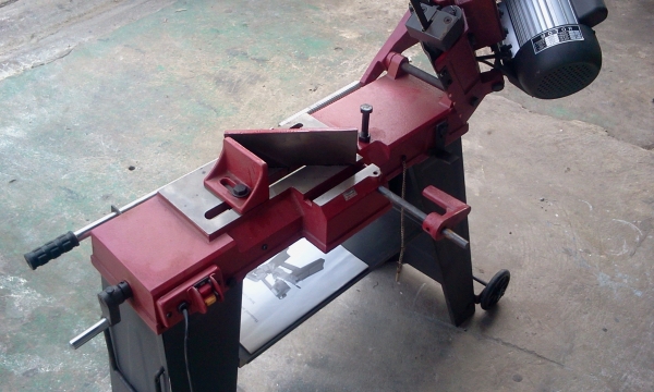 เครื่องตัดไม้เข้ามุมองศาของใหม่ครับ เครื่องตัดไม้เข้ามุมองศาของใหม่ครับ