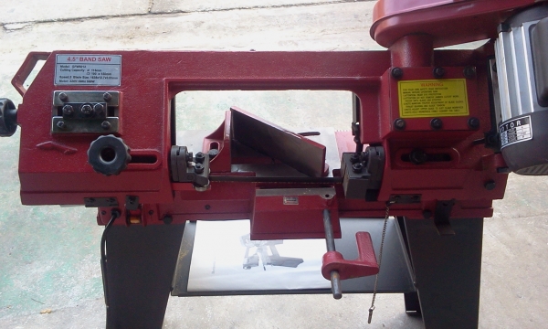 เครื่องตัดไม้เข้ามุมองศาของใหม่ครับ