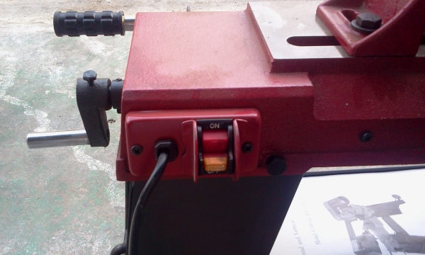 เครื่องตัดไม้เข้ามุมองศาของใหม่ครับ เครื่องตัดไม้เข้ามุมองศาของใหม่ครับ