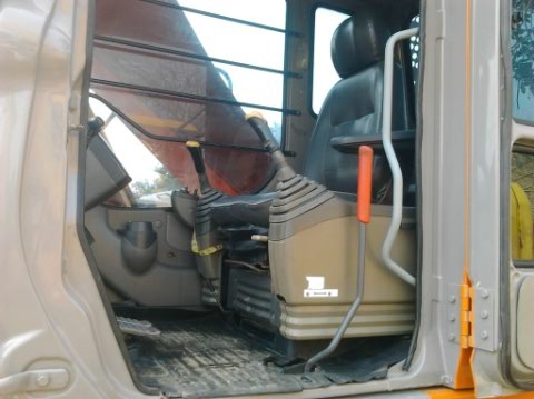 ขายรถแบคโฮ  ยี่ห้อ  HITACHI  ZX 200  ญี่ปุ่น เอกสารเล่มทะเบียน