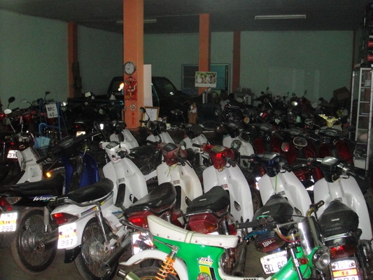 ขายฮอนด้าดรีม คุรุสภา สภาพสวยพร้อมใช้งาน (ทะเบียนพร้อมชุดโอน ) มีรถให้เลือก 35 คัน