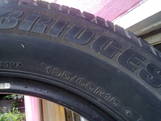 ขายยาง 195/65/15 ปี08 4เส้น 800