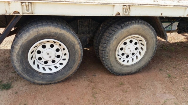 รถฮีโน่ 10 ล้อ ท้ายลาด F18 / 187 แรงม้า.  สนใจติดต่อ  081 - 6079515