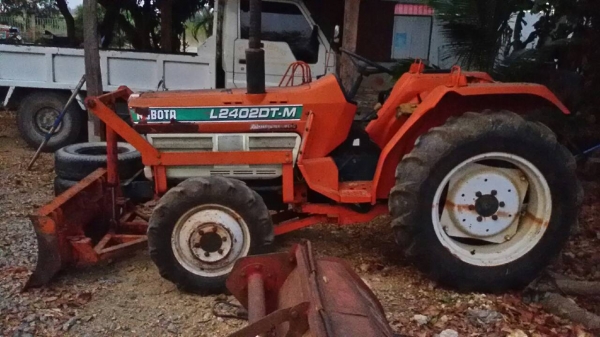 ขาย KUBOTA L2402DT-M เครื่องดี เกียร์ดี พร้อมใบดันหน้า ครับ ขาย KUBOTA L2402DT-M เครื่องดี เกียร์ดี พร้อมใบดันหน้า ครับ