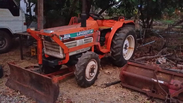 ขาย KUBOTA L2402DT-M เครื่องดี เกียร์ดี พร้อมใบดันหน้า ครับ ขาย KUBOTA L2402DT-M เครื่องดี เกียร์ดี พร้อมใบดันหน้า ครับ