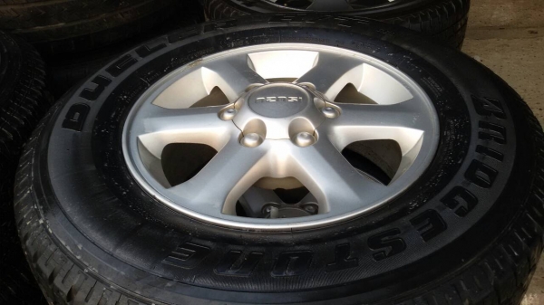 ล้อขอบ 16 พร้อมยาง 245 70 16 ปี 11