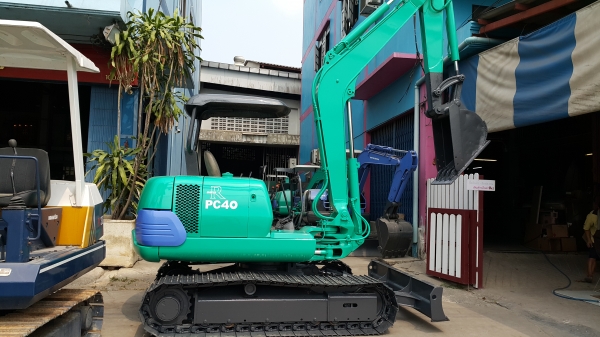 ขาย รถขุด KOMATSU รุ่น PC40-7- แทร็กเหล็กสวย มือสอง นำเข้าจากญี่ปุ่น แรงดี ทุกระบบ สมบูรณ์มาก มือถือ/LINE ID: 0818753444