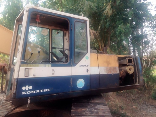 ***ขายแล้วครับขอบคุณ Truck2hand ขายPC200-5 แบคโฮยอดนิยม KOMATSU PC200-5 คอนโทรลยาว ไฟฟ้าตัด กล่องมี อุปกรณ์ค่อนข้างครบ เครื่องเดิม ปั้มเดิม เครื่องดี ปั้มแรง ทำงานดี เร็ว บูมอาร์มดี มีปะหน่อย บุ้งกี๋พอใช้ เอวดี แน่น ไม่แตก ไม่ร้าว ช่วงล่าง60\% โซ่พอใช้ แทร