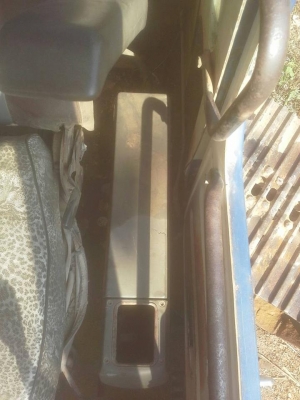 ***ขายแล้วครับขอบคุณ Truck2hand ขายPC200-5 แบคโฮยอดนิยม KOMATSU PC200-5 คอนโทรลยาว ไฟฟ้าตัด กล่องมี อุปกรณ์ค่อนข้างครบ เครื่องเดิม ปั้มเดิม เครื่องดี ปั้มแรง ทำงานดี เร็ว บูมอาร์มดี มีปะหน่อย บุ้งกี๋พอใช้ เอวดี แน่น ไม่แตก ไม่ร้าว ช่วงล่าง60\% โซ่พอใช้ แทร