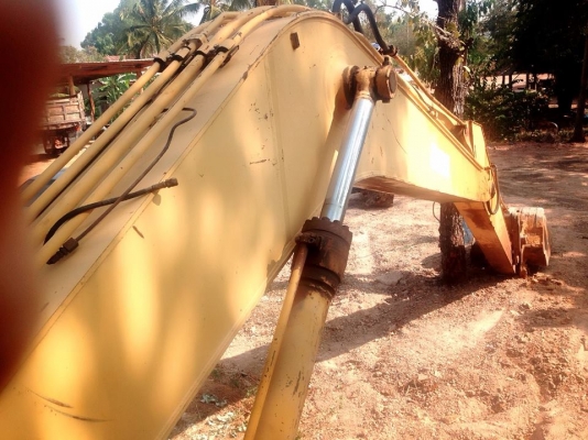 ***ขายแล้วครับขอบคุณ Truck2hand ขายPC200-5 แบคโฮยอดนิยม KOMATSU PC200-5 คอนโทรลยาว ไฟฟ้าตัด กล่องมี อุปกรณ์ค่อนข้างครบ เครื่องเดิม ปั้มเดิม เครื่องดี ปั้มแรง ทำงานดี เร็ว บูมอาร์มดี มีปะหน่อย บุ้งกี๋พอใช้ เอวดี แน่น ไม่แตก ไม่ร้าว ช่วงล่าง60\% โซ่พอใช้ แทร