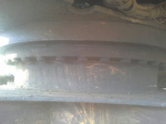 ***ขายแล้วครับขอบคุณ Truck2hand ขายPC200-5 แบคโฮยอดนิยม KOMATSU PC200-5 คอนโทรลยาว ไฟฟ้าตัด กล่องมี อุปกรณ์ค่อนข้างครบ เครื่องเดิม ปั้มเดิม เครื่องดี ปั้มแรง ทำงานดี เร็ว บูมอาร์มดี มีปะหน่อย บุ้งกี๋พอใช้ เอวดี แน่น ไม่แตก ไม่ร้าว ช่วงล่าง60\% โซ่พอใช้ แทร