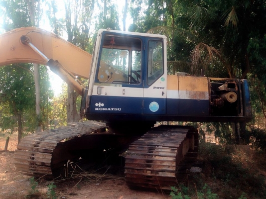 ***ขายแล้วครับขอบคุณ Truck2hand ขายPC200-5 แบคโฮยอดนิยม KOMATSU PC200-5 คอนโทรลยาว ไฟฟ้าตัด กล่องมี อุปกรณ์ค่อนข้างครบ เครื่องเดิม ปั้มเดิม เครื่องดี ปั้มแรง ทำงานดี เร็ว บูมอาร์มดี มีปะหน่อย บุ้งกี๋พอใช้ เอวดี แน่น ไม่แตก ไม่ร้าว ช่วงล่าง60\% โซ่พอใช้ แทร