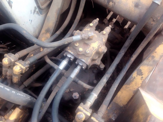 ***ขายแล้วครับขอบคุณ Truck2hand ขายPC200-5 แบคโฮยอดนิยม KOMATSU PC200-5 คอนโทรลยาว ไฟฟ้าตัด กล่องมี อุปกรณ์ค่อนข้างครบ เครื่องเดิม ปั้มเดิม เครื่องดี ปั้มแรง ทำงานดี เร็ว บูมอาร์มดี มีปะหน่อย บุ้งกี๋พอใช้ เอวดี แน่น ไม่แตก ไม่ร้าว ช่วงล่าง60\% โซ่พอใช้ แทร