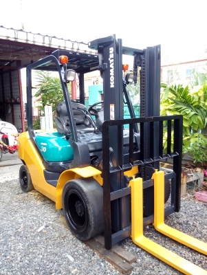 โคมัตสุดีเซลขนาด 3 ตัน รุ่น  FD30-16 เสา 3 เมตร 081-3535-948