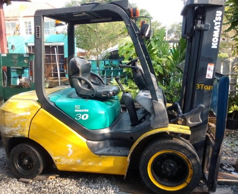 โคมัตสุดีเซลขนาด 3 ตัน รุ่น  FD30-16 เสา 3 เมตร 081-3535-948