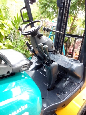 โคมัตสุดีเซลขนาด 3 ตัน รุ่น  FD30-16 เสา 3 เมตร 081-3535-948