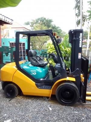 โคมัตสุดีเซลขนาด 3 ตัน รุ่น  FD30-16 เสา 3 เมตร 081-3535-948