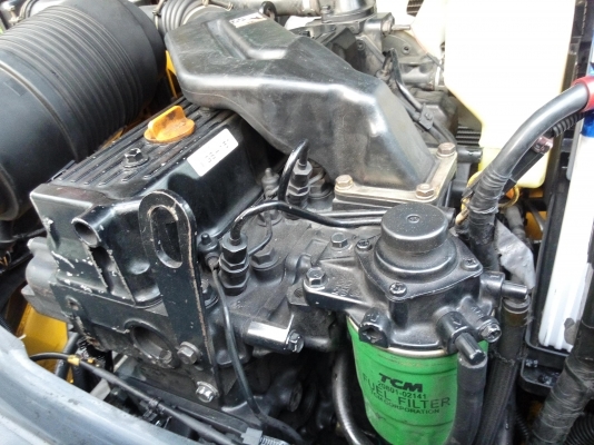 โคมัตสุดีเซลขนาด 3 ตัน รุ่น  FD30-16 เสา 3 เมตร 081-3535-948