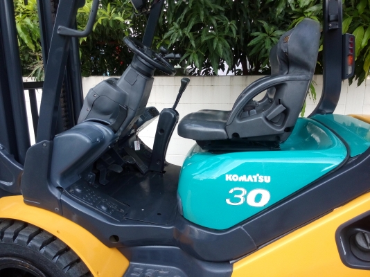 โคมัตสุดีเซลขนาด 3 ตัน รุ่น  FD30-16 เสา 3 เมตร 081-3535-948