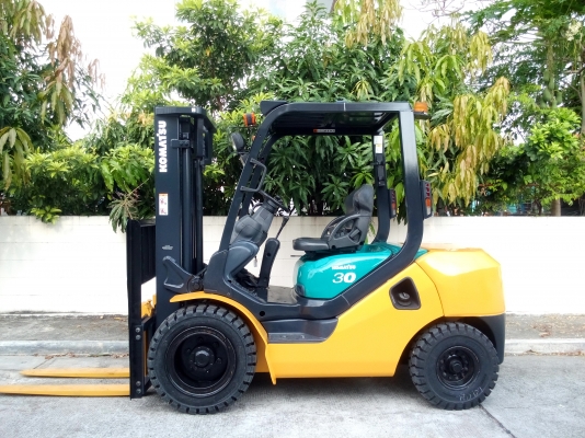 โคมัตสุดีเซลขนาด 3 ตัน รุ่น  FD30-16 เสา 3 เมตร 081-3535-948