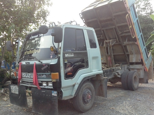 ขายรถบรรทุกหกล้อดั้มอีซูซูร็อคกี้ FRR 12DA รถประกอบ เครื่อง 175 แรงม้า เครื่องแน่นมากๆๆครับ